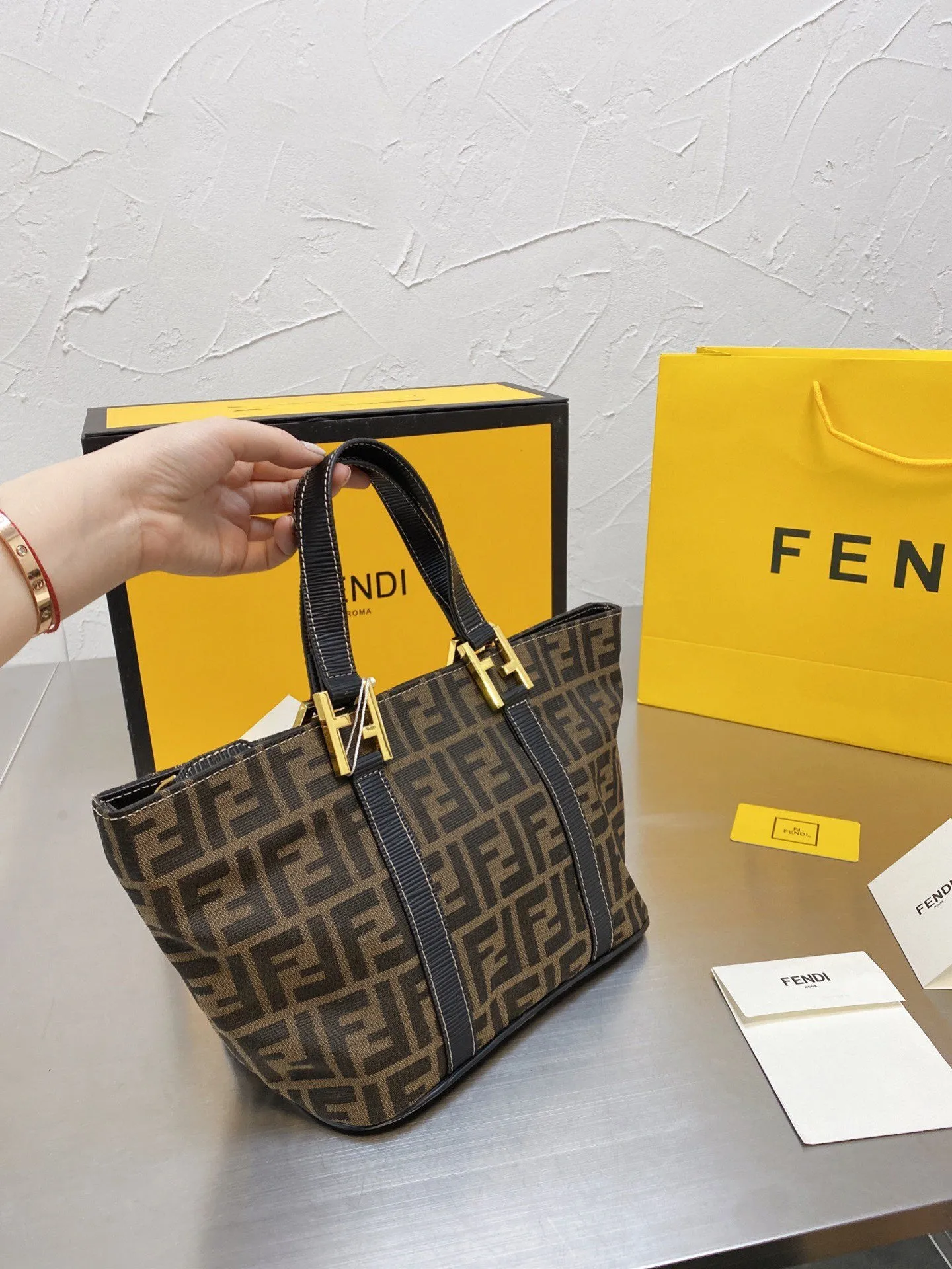 EN   Designer bags by Fendi 104
