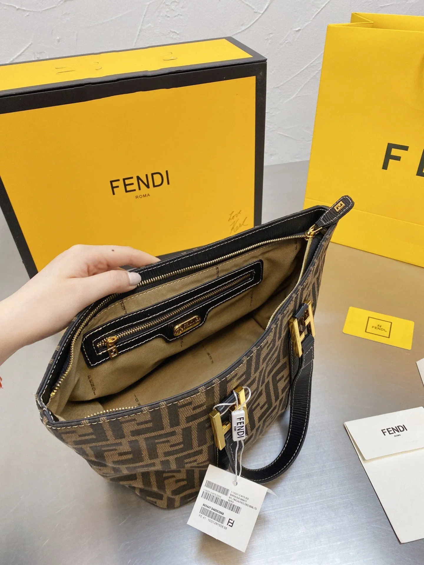 EN   Designer bags by Fendi 104